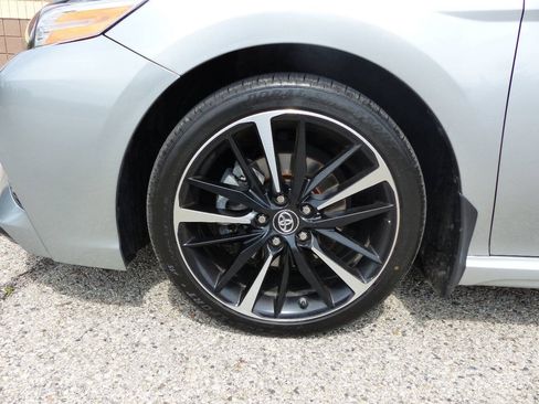 Used 2019 Toyota Camry XSE FWD image 16