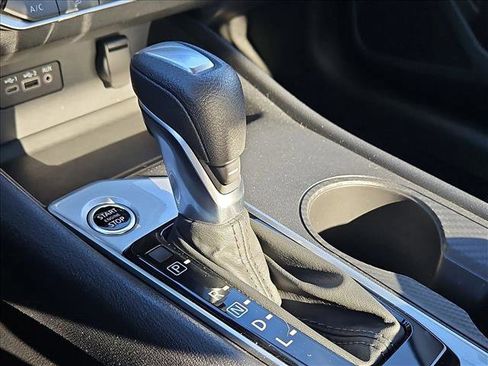 Used 2025 Nissan Altima 2.5 SV image 12