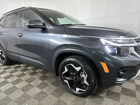 Used 2025 Kia Seltos S AWD/4WD image 2