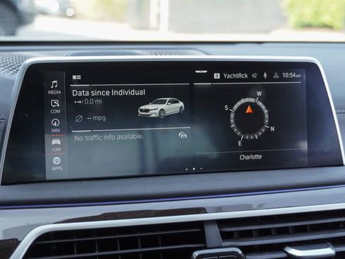 Used 2021 BMW 740i w/ Premium Package RWD image 23