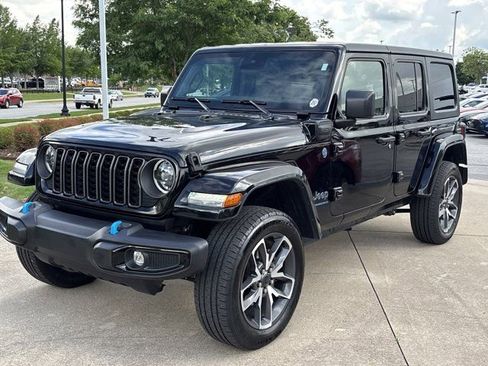 Used 2024 Jeep Wrangler Unlimited w/ Convenience Group AWD/4WD image 10