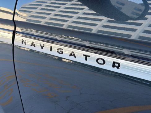 New 2026 Lincoln Navigator Reserve AWD/4WD image 16