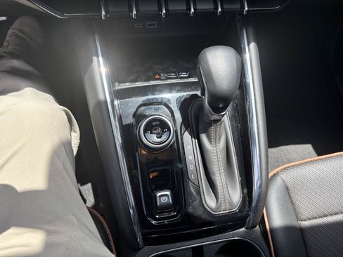 Used 2024 GMC Canyon AT4 w/ AT4 Premium Package AWD/4WD image 16