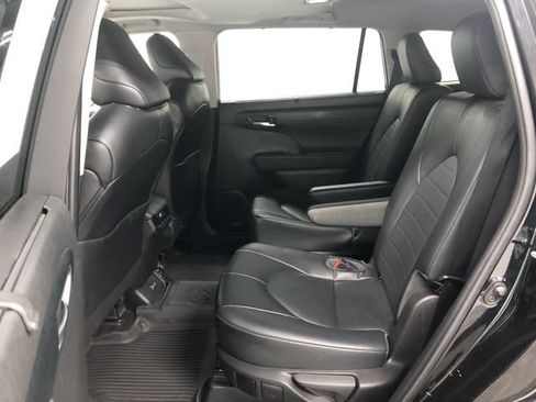 Used 2022 Toyota Highlander XLE AWD/4WD image 26