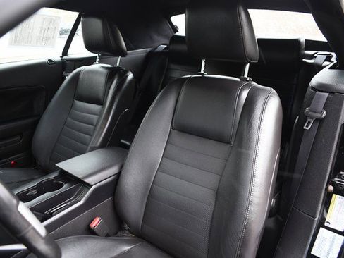 Used 2005 Ford Mustang GT Premium image 17