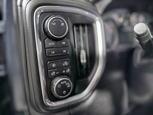 Used 2019 Chevrolet Silverado 1500 LT Trail Boss AWD/4WD image 17