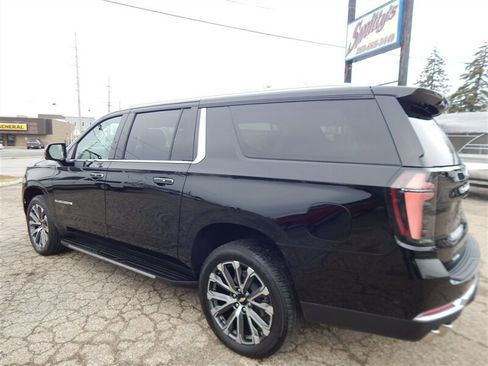 Used 2026 Chevrolet Suburban High Country w/ Sun And Tow Package image 2