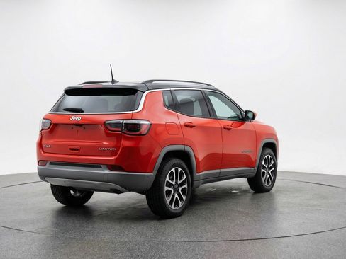 Used 2025 Jeep Compass Trailhawk image 9