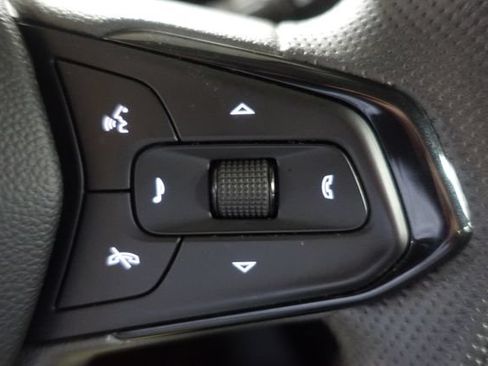 Used 2025 Chevrolet Trax LT FWD image 14