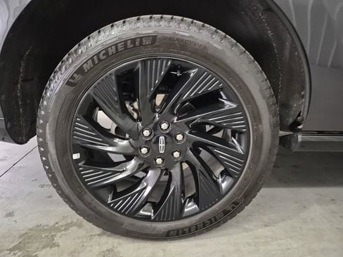 Used 2025 Lincoln Navigator Reserve w/ Jet Appearance Package image 12