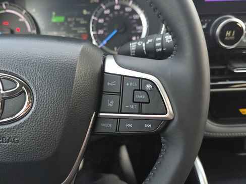 Certified 2026 Toyota Highlander XLE image 25