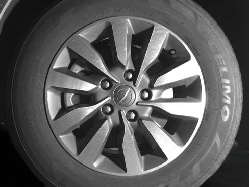 Used 2024 Chrysler Pacifica Limited FWD image 11