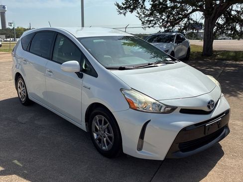 Used 2015 Toyota Prius V Four FWD image 2