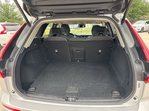 Certified 2025 Volvo XC60 B5 Core image 9