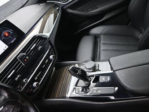 Used 2019 BMW 530e xDrive w/ Convenience Package AWD/4WD image 19