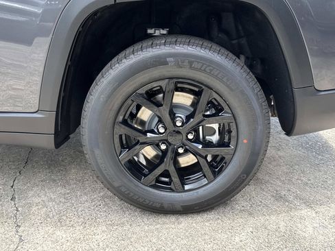 New 2026 Jeep Grand Cherokee L 2WD image 3