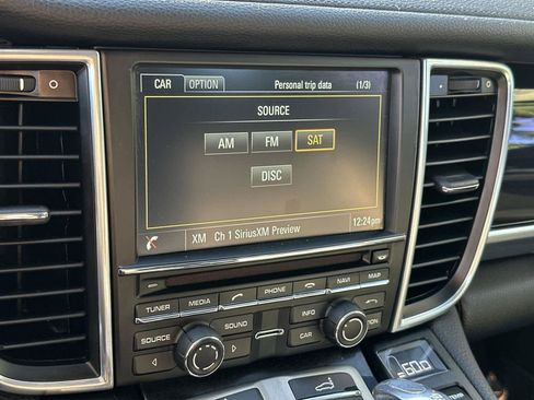 Used 2016 Porsche Panamera 4 image 16