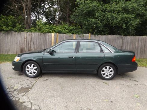 Used 2002 Toyota Avalon XLS FWD image 2