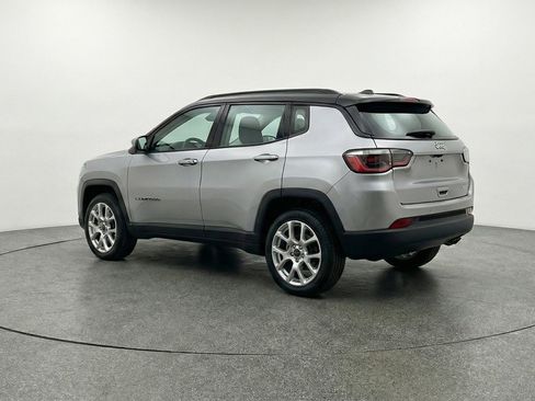 Used 2025 Jeep Compass Limited image 6