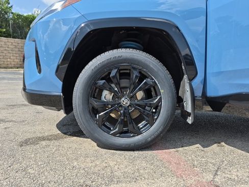 Used 2022 Toyota RAV4 SE AWD/4WD image 9