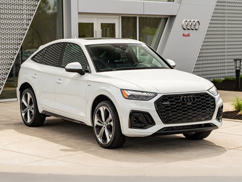Certified 2022 Audi Q5 2.0T Prestige AWD/4WD image 2