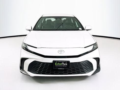 Used 2025 Toyota Camry SE FWD image 2