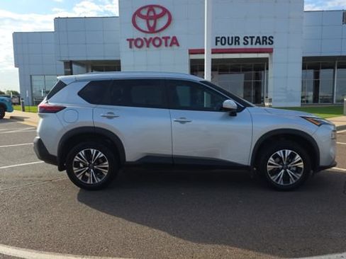 Used 2023 Nissan Rogue SV w/ SV Premium B Package FWD image 5