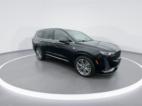 Used 2023 Cadillac XT6 Premium Luxury image 2