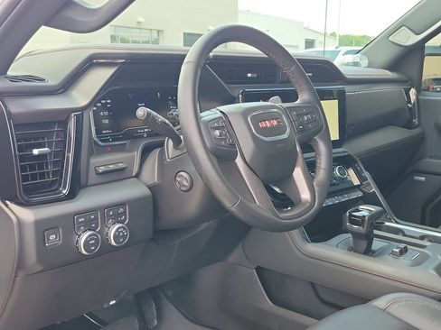 Used 2024 GMC Sierra 1500 AT4 w/ Technology Package AWD/4WD image 19