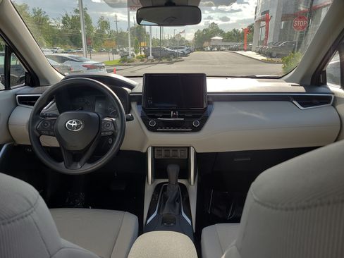 Used 2023 Toyota Corolla Cross L AWD/4WD image 18