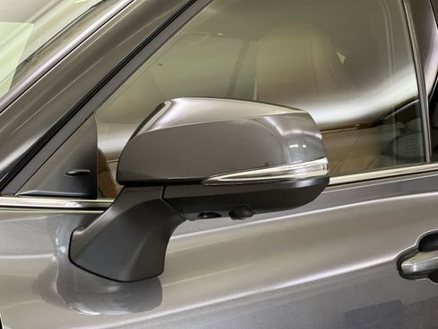 Used 2025 Toyota Highlander Platinum AWD/4WD image 29