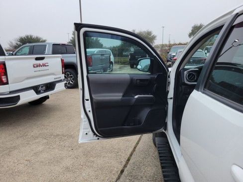 Used 2020 Toyota Tacoma SR5 image 11