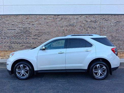 Used 2016 Chevrolet Equinox LTZ w/ Enhanced Convenience Package FWD image 2