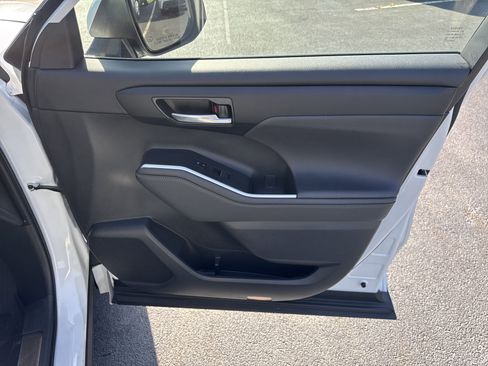 Used 2023 Toyota Highlander Bronze Edition image 38