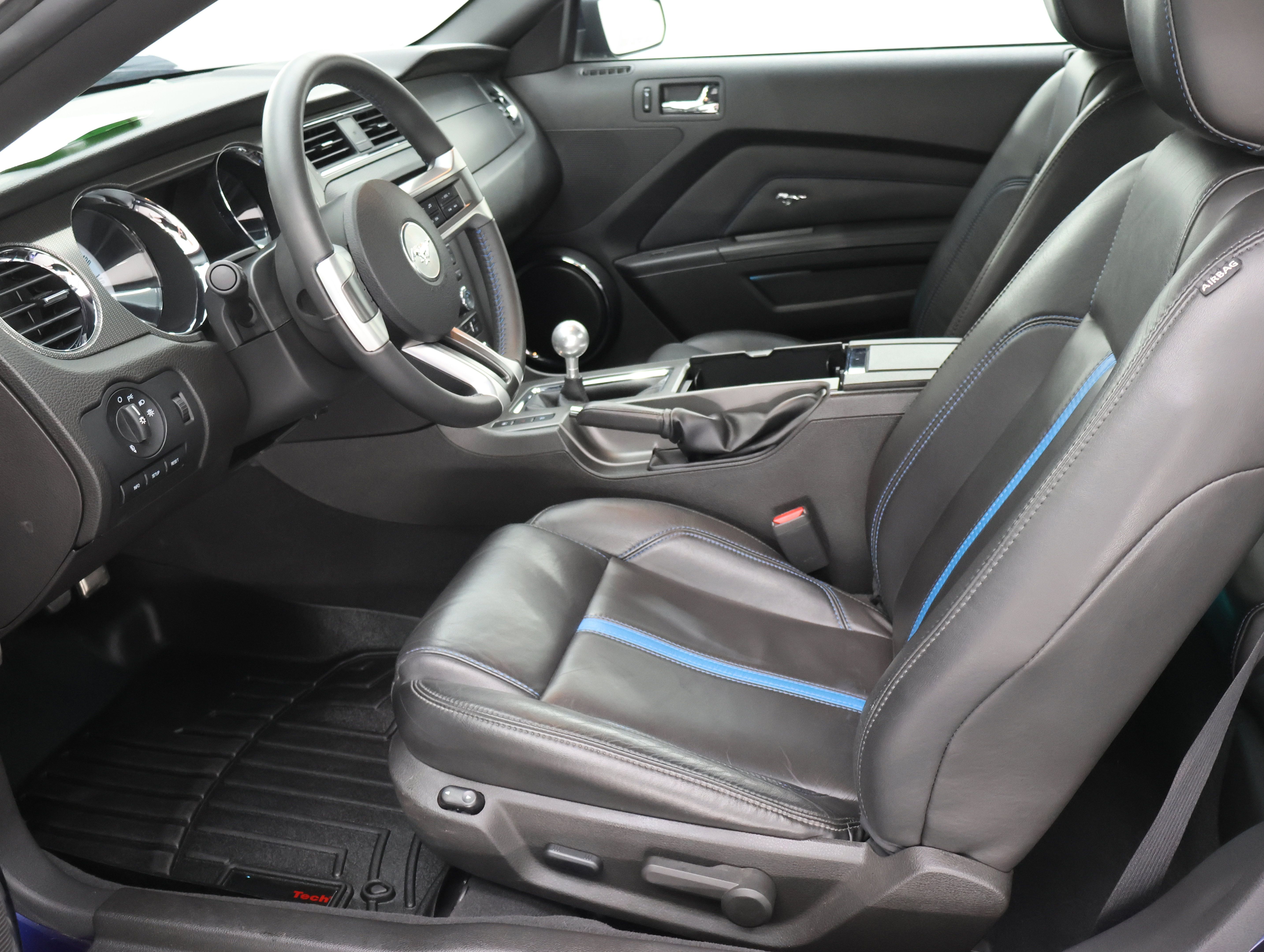 Used 2010 Ford Mustang GT RWD image 8