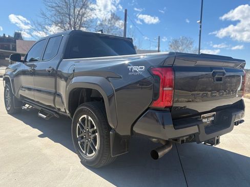 Used 2025 Toyota Tacoma TRD Sport image 4