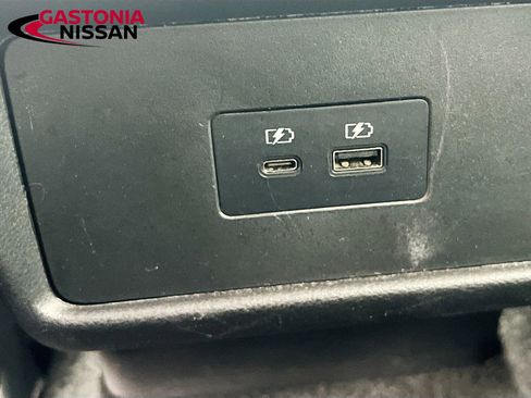 Used 2023 Nissan Rogue SV image 31