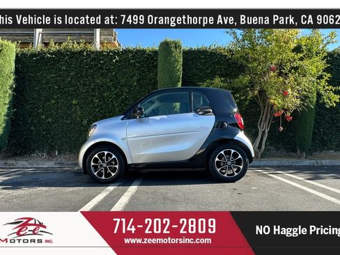 Used 2016 smart fortwo passion RWD image 11