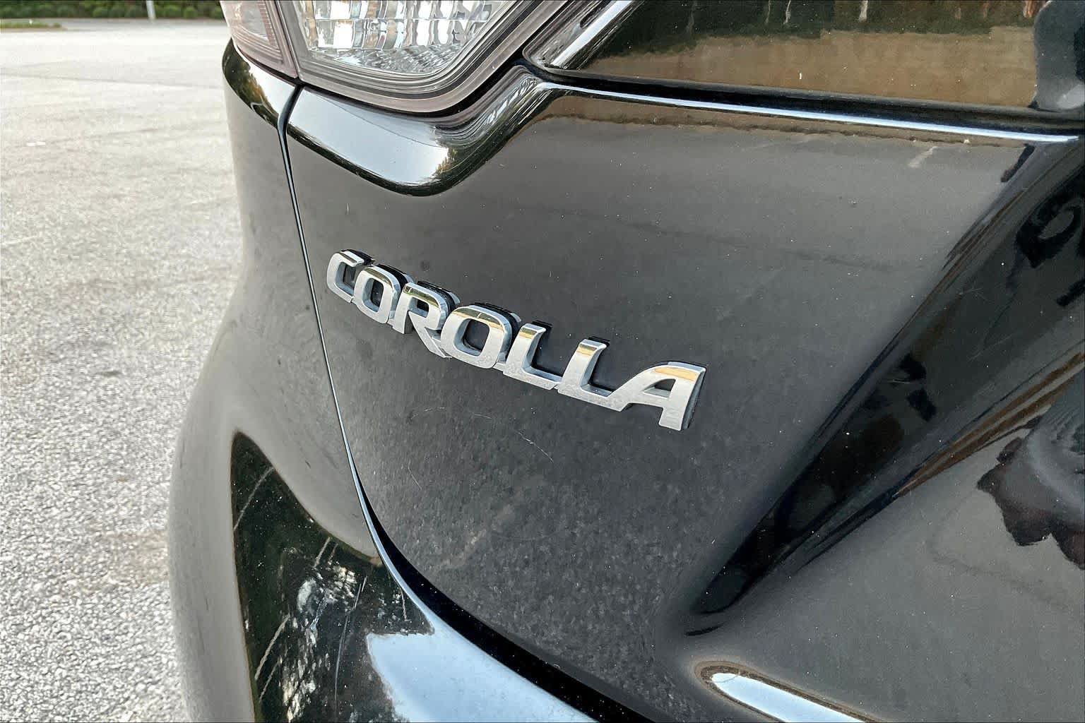 Used 2021 Toyota Corolla LE FWD image 30