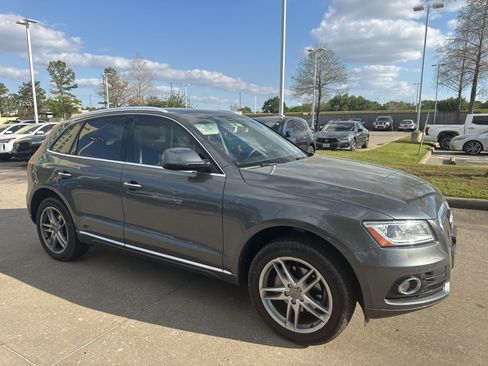 Used 2017 Audi Q5 2.0T Premium Plus w/ Technology Package image 5