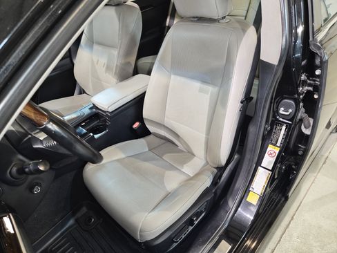 Used 2016 Lexus ES 350 w/ Premium Package w/Wood Trim FWD image 18