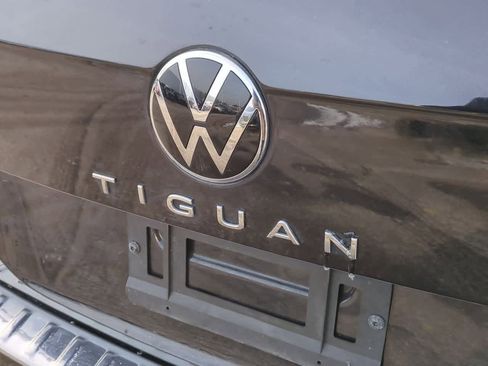 Used 2022 Volkswagen Tiguan SEL R-Line image 11