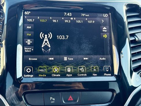 Used 2019 Jeep Cherokee Limited FWD image 31