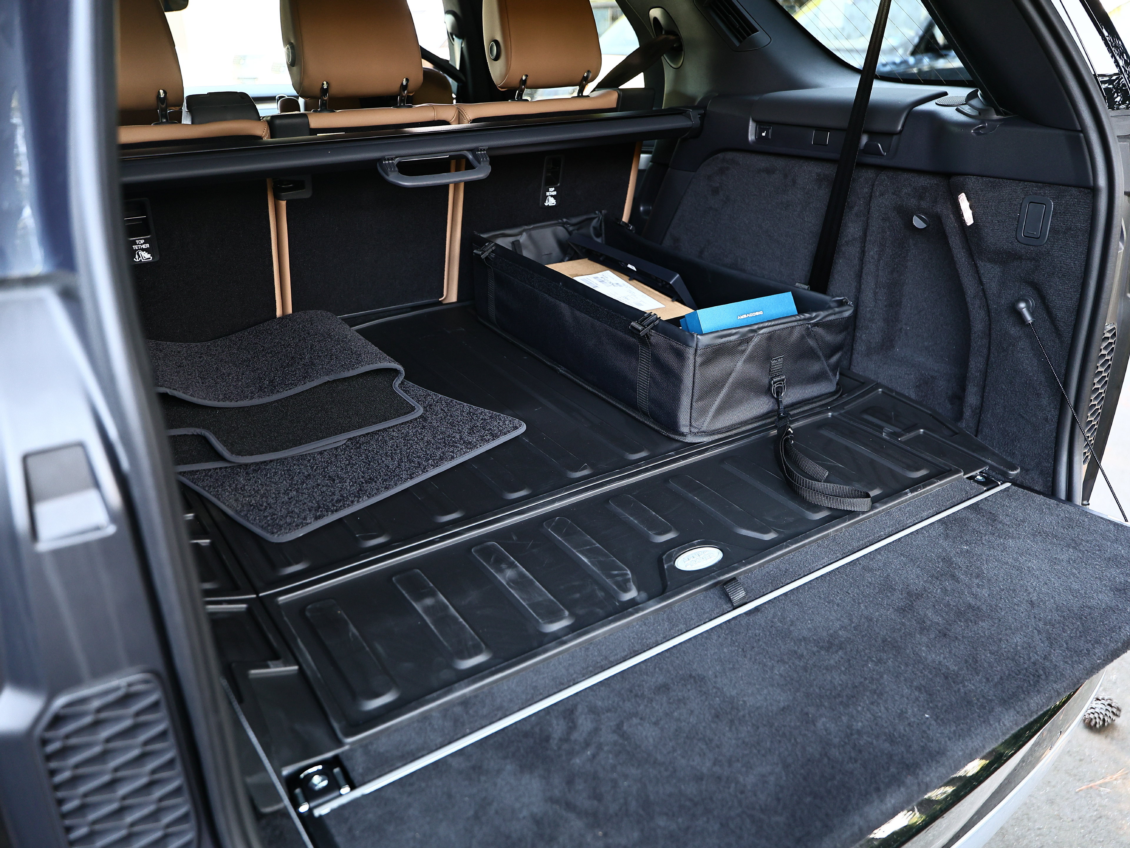 New 2026 Land Rover Discovery Limited Edition AWD/4WD image 36
