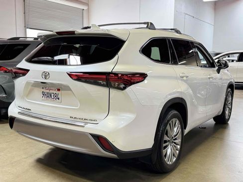 Used 2023 Toyota Highlander Platinum image 28