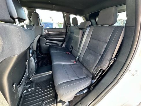 Used 2018 Jeep Grand Cherokee Laredo RWD image 12