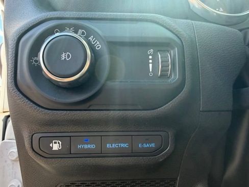 Used 2023 Jeep Wrangler Unlimited Sahara AWD/4WD image 13