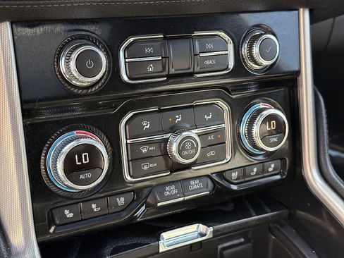 Used 2024 GMC Yukon Denali RWD image 39