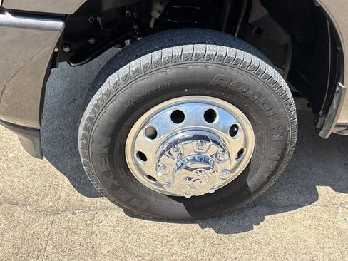 Used 2025 RAM 3500 Laramie AWD/4WD image 11