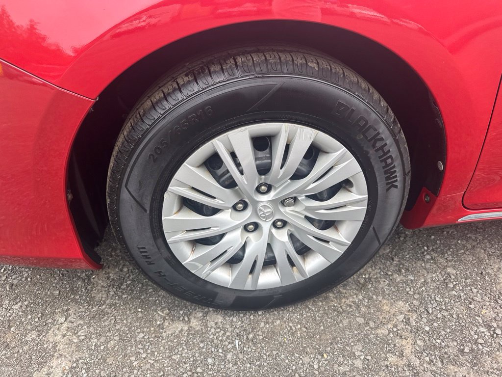 Used 2012 Toyota Camry LE FWD image 25